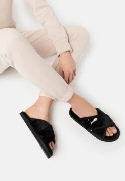 Puma Fluff X Strap - Pantoffels - Black/White