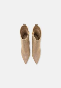 MICHAEL Michael Kors Clara - Korte Laarzen - Camel/Multi-Coloured -Mode Schoenen 084fc01d4ab14bf09336faac39903bea