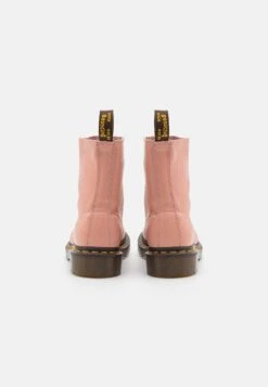 Dr. Martens 1460 Pascal - Veterboots - Peach Beige Virginia -Mode Schoenen 10b6d54a6bba4095bbc424321e8829e0