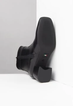 NeroGiardini Korte Laarzen - Nero -Mode Schoenen 1659195bdd394fcc9bef6f7aea33df8c