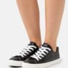 Clove - Sneakers Laag - Black