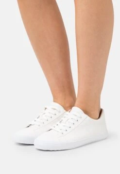 Mode Schoenen 133 ESPRIT Sneakers Laag - Off White