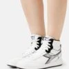 Diadora Magic Basket Mid Metal - Sneakers Hoog - Optical White/Black 2 Diadora Magic Basket Mid Metal - Sneakers Hoog - Optical White/Black -Mode Schoenen 266bf385b9f74e85ab0b524baed5e0c3