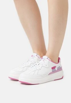 Mode Schoenen 18 Emporio Armani Sneakers Laag - White/Pink