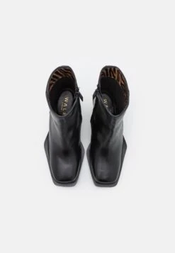 Nola Inside Zip - Korte Laarzen - Black -Mode Schoenen 2c1a5bcbef4b454493a401f19c80ac74