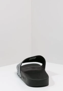 Adidas Originals Adilette Unisex - Muiltjes - Black/White -Mode Schoenen 3d4be3bd81b649388ffbdb4a1c9c55cf