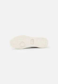 Lacoste Carnaby Pro - Sneakers Laag - White/Off White -Mode Schoenen 3d841003e3c14b48ae1fcdbaec1d6074