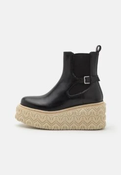 Patrizia Pepe Enkellaarsjes Met Plateauzool - Black/White -Mode Schoenen 3d841e5ac35b4a888293232686eab404