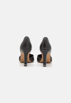 DKNY Carlene- Hoge Hakken - Black 12 DKNY Carlene- Hoge Hakken - Black -Mode Schoenen 3db798db0b88473d8d043e14b0941c8b