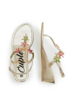 Sandalen Met Sleehak - Gold -Mode Schoenen 4ae6b9fe14444e2287c63b3024e084f7