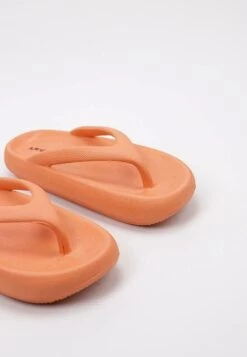 Matemwe - Badslippers - Orange -Mode Schoenen 4be1bb776f6e44cdaccd488aa942296c