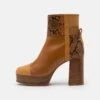 See By Chloé Irine Platfrom Bootie - Enkellaarsjes Met Plateauzool - Tan -Mode Schoenen 4f4851a6e155449d8ab7e8fe51c01e8b
