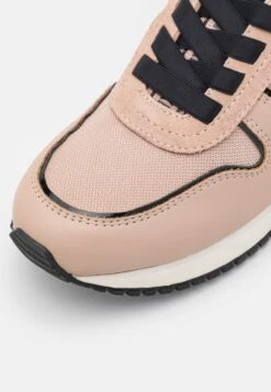 DKNY Sabatini Lace Up - Sneakers Laag - Gold Sand -Mode Schoenen 542e3bacd87f4a8e95bb95b433751fad