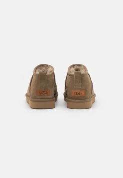 Ugg Korte Laarzen - Marrone -Mode Schoenen 55d033a2145a4c5d840dfd15f0ca981f