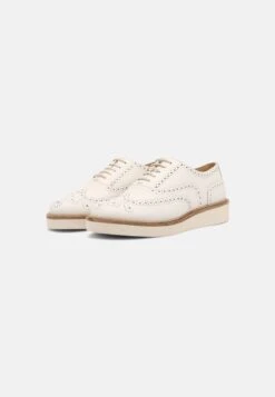 Clarks Baille Brogue - Veterschoenen - White -Mode Schoenen 58b0a4335bb74eb09aad18d42c5c5a8e