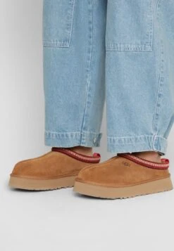 Nieuwe uitgaven 13 Ugg Tazz - Pantoffels - Chestnut