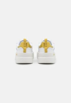 Lacoste Sneakers Laag - White/Gold 11 Lacoste Sneakers Laag - White/Gold -Mode Schoenen 64ee9c2d6aad4a98acbaf9d796aac357