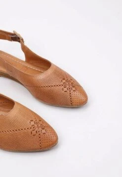 Skiros - Klassieke Pumps - Camel -Mode Schoenen 69e6367f50da4c77906821c9d59a04e1