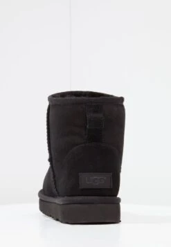 Ugg Classic Mini - Korte Laarzen - Black -Mode Schoenen 7c7e7382554e433aae7c9c33349d0382