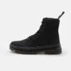 Dr. Martens Combs Unisex - Veterboots - Black -Mode Schoenen 7d039c3dc7f84b85969218e5ec87fcc0