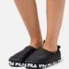 Fila Comfider - Pantoffels - Black 1 Fila Comfider - Pantoffels - Black -Mode Schoenen 7e1a899771ea4b2cb8b793d796c13813