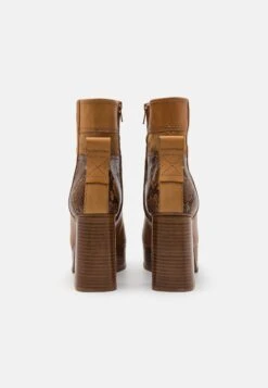 See By Chloé Irine Platfrom Bootie - Enkellaarsjes Met Plateauzool - Tan -Mode Schoenen 80d1d41079b7493e9cfe070f991b1924