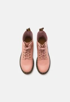 Dr. Martens 1460 Pascal - Veterboots - Peach Beige Virginia -Mode Schoenen 8a29675f09614a2da2670215bd3b451d