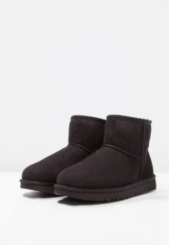 Ugg Classic Mini - Korte Laarzen - Black -Mode Schoenen 8f5f1153b2b14ed8bbfe614ef767b60c