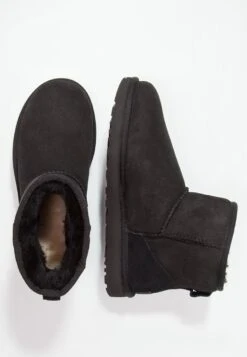 Ugg Classic Mini - Korte Laarzen - Black -Mode Schoenen 950ad258a20844d78daab006c852955d