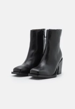Nola Inside Zip - Korte Laarzen - Black -Mode Schoenen 9edb8e7323b948b4bdcfae7c3b88013b