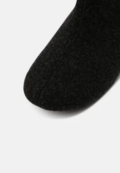 Shepherd Ester - Pantoffels - Asphalt 17 Shepherd Ester - Pantoffels - Asphalt -Mode Schoenen a4686b9fdee74cadab69be968c132490