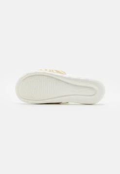 Nike Sportswear Victori One Slide - Muiltjes - Sail/Coconut Milk/Sesame -Mode Schoenen abac23454d294ef9b4c44038ad0f27bd