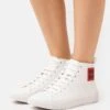 Hugo Hito - Sneakers Hoog - White -Mode Schoenen ad0bbda79ac04a3e99443d21475d0530