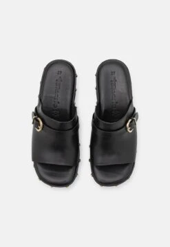 Tamaris Clogs - Black 13 Tamaris Clogs - Black -Mode Schoenen b6a20f03c83d477498a25c97d8a06de2