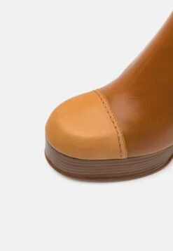See By Chloé Irine Platfrom Bootie - Enkellaarsjes Met Plateauzool - Tan -Mode Schoenen c25946d9817c4d9490f25e46ada1fcbc
