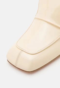 Sportmax Lazzaro - Klassieke Pumps - Vaniglia 15 Sportmax Lazzaro - Klassieke Pumps - Vaniglia -Mode Schoenen c2f9b325a4914c9b9cc6f27fce6b5f5f