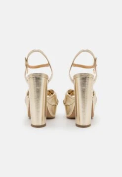 TWINSET Con Dettaglio Nodo Effetto Metallizzato - Sandalen Met Hoge Hak - Oro Laminato 11 TWINSET Con Dettaglio Nodo Effetto Metallizzato - Sandalen Met Hoge Hak - Oro Laminato -Mode Schoenen cda55a1af3554e5d82cc3aef9d5d15fe