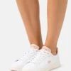 Lacoste Carnaby Pro - Sneakers Laag - White/Off White