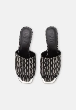 DKNY Bronx Mule - Muiltjes Met Hak - Black/Eggnog 13 DKNY Bronx Mule - Muiltjes Met Hak - Black/Eggnog -Mode Schoenen d9b9d7e870aa49feb68587657c047cee