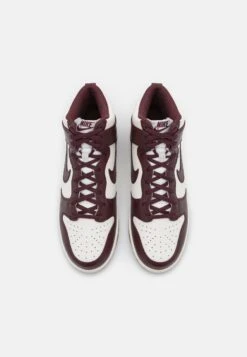 Nike Sportswear Dunk- Sneakers Hoog - Burgundy Crush/Sail -Mode Schoenen dd0b5e6745c04a20be12460a63b92671