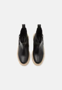 Patrizia Pepe Enkellaarsjes Met Plateauzool - Black/White -Mode Schoenen eb8559d13d264a0d9f1c1554f2bd37f2