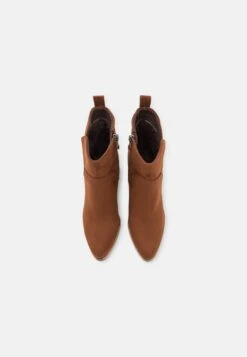 Marco Tozzi Korte Laarzen - Cognac 12 Marco Tozzi Korte Laarzen - Cognac -Mode Schoenen ecb61393520b4939842596726caad681