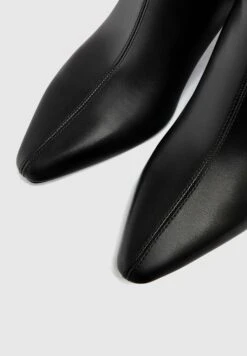 PULL & BEAR With Pointed Toe - Korte Laarzen - Black 11 PULL & BEAR With Pointed Toe - Korte Laarzen - Black -Mode Schoenen ee89873853af40748e0cd8421de2e89b