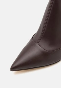 MICHAEL Michael Kors Clara- Korte Laarzen - Chocolate -Mode Schoenen f2587adbc51744dbaf489c38bbc0518d