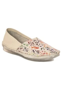 Instappers - Beige 11 Instappers - Beige -Mode Schoenen f7d4a140c04c4e9396686c07bb0c4970