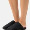Calvin Klein Pantoffels - Ck Black -Mode Schoenen fb5ef13e9a4a4eca90f63097b952c5c8