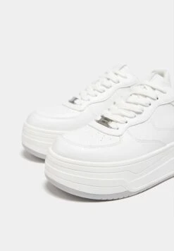 PULL & BEAR Mit Dicker - Sneakers Laag - White -Mode Schoenen fdaf7ef5bbcb4a769e8ff86244af1501