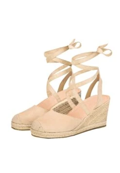 Juniper Low Wedge - Veterpumps - Light Cream Suede -Mode Schoenen fed4c058d2694f12aebe0c61684786c4